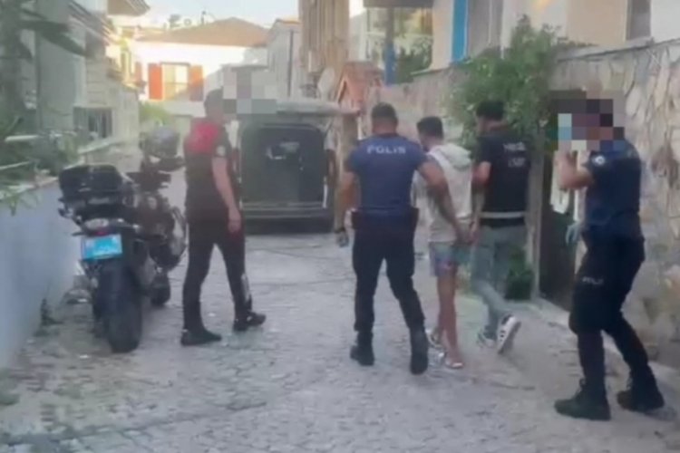 İzmir &Ccedil;eşme'de zehir operasyonu: 6 tutuklama