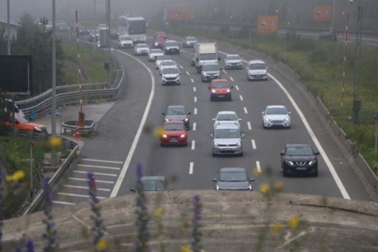 Bolu Dağı T&uuml;neli ge&ccedil;işinde yoğunluk yaşanıyor