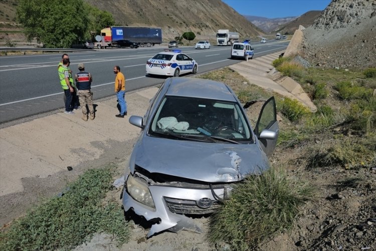 Erzincan'da trafik kazası! 1 &ouml;l&uuml;, 3 yaralı