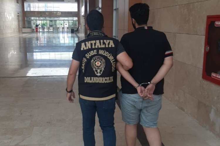 Antalya'da 288 bin liralık "mavi tik" dolandırıcılığı: 2 şahıs g&ouml;zaltında