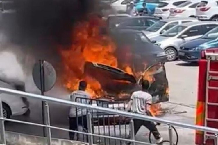 &Ccedil;anakkale'de seyir halindeki ara&ccedil; alev aldı!