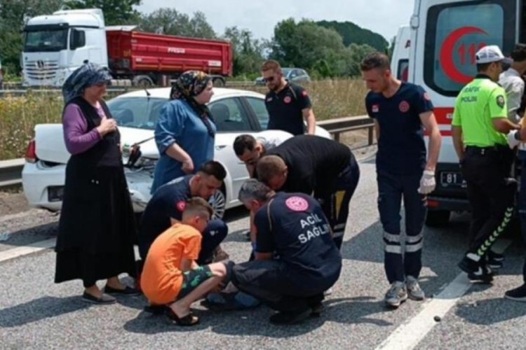 D&uuml;zce'de zincirleme kaza! 3 yaralı
