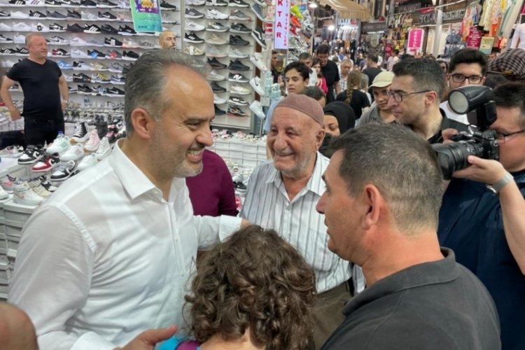 Bursa B&uuml;y&uuml;kşehir'den 30 bin &ccedil;ocuğa bayram &ccedil;eki