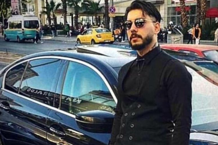 İzmir'de bariyere &ccedil;arpan motosikletli hayatını kaybetti!