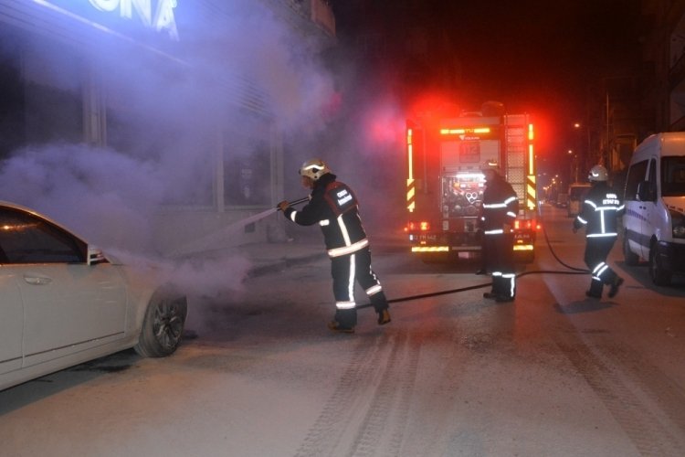 Ordu'da park halindeki otomobilde &ccedil;ıkan yangın korkuttu