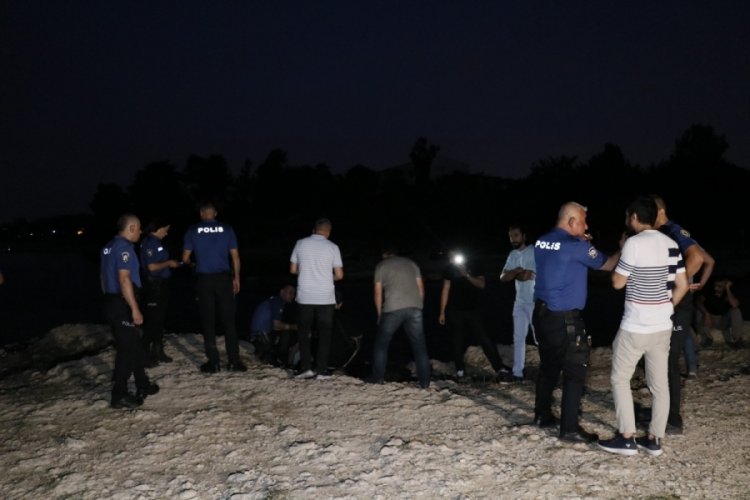 Adana'da serinlemek i&ccedil;in girdiği g&ouml;lde can verdi