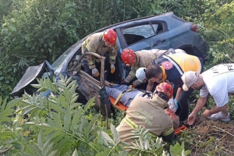 Bursa'da dere yatağına devrilen otomobilde 1 kişi hayatını kaybetti
