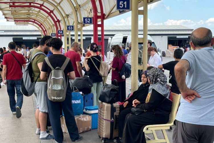 Arife g&uuml;n&uuml; Bursa Terminali'nde yoğunluk devam ediyor