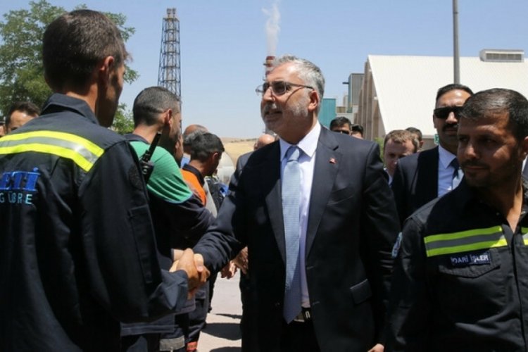 &Ccedil;alışma ve Sosyal G&uuml;venlik Bakanı Vedat Işıkhan Mardin'de iş&ccedil;ilerle bir araya geldi