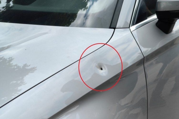 Bursa'da seyir halindeki otomobile mermi isabet etti!