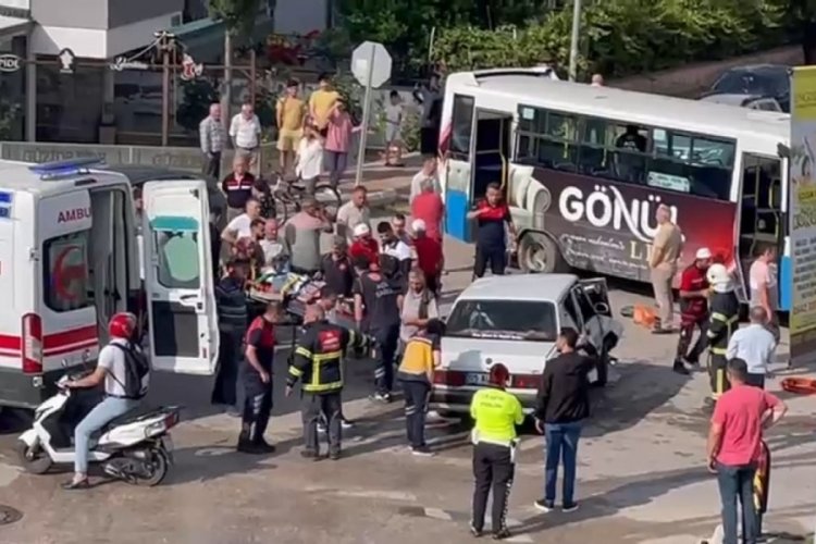 Amasya'da halk otob&uuml;s&uuml;yle otomobil &ccedil;arpıştı