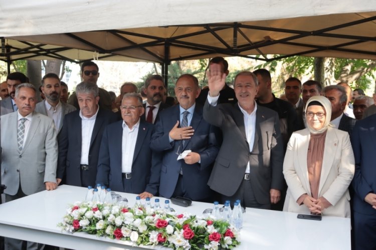 Bakan &Ouml;zhaseki, depremin maddi zararını a&ccedil;ıkladı