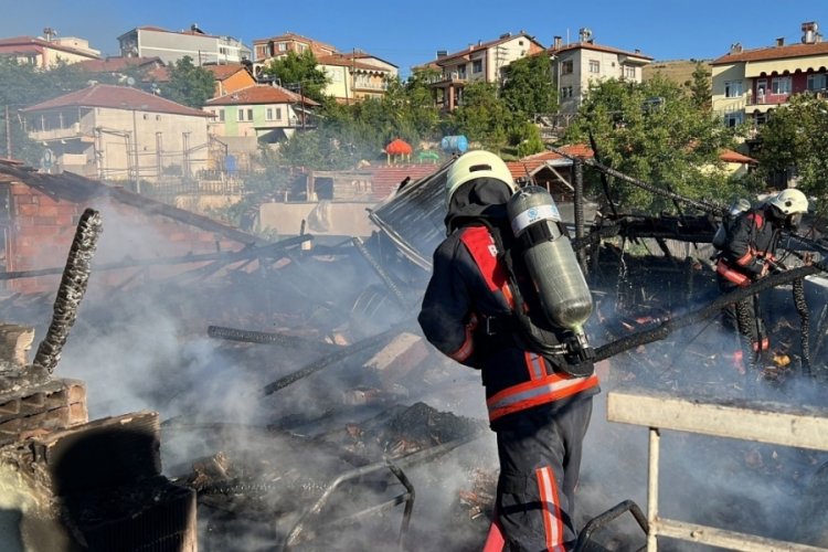 Malatya'da korkutan &ccedil;atı yangını! Ekipler sevk edildi