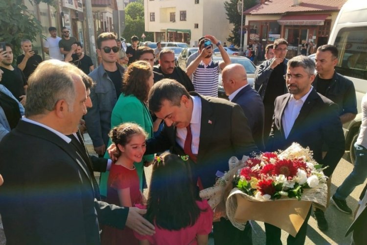 Milli Eğitim Bakanı Yusuf Tekin, baba ocağında &ccedil;i&ccedil;eklerle karşılandı