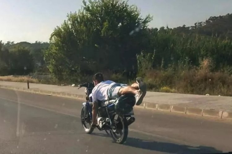 Motosikleti yatarak s&uuml;ren gen&ccedil; cezadan ka&ccedil;amadı