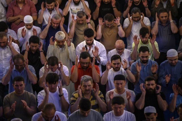 Binlerce kişi bayram namazını Ayasofya'da kıldı