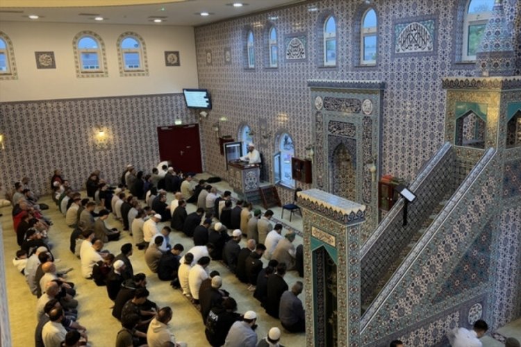 M&uuml;sl&uuml;manlar d&uuml;nyanın d&ouml;rt bir yanında Kurban Bayramı'nı yaşıyor