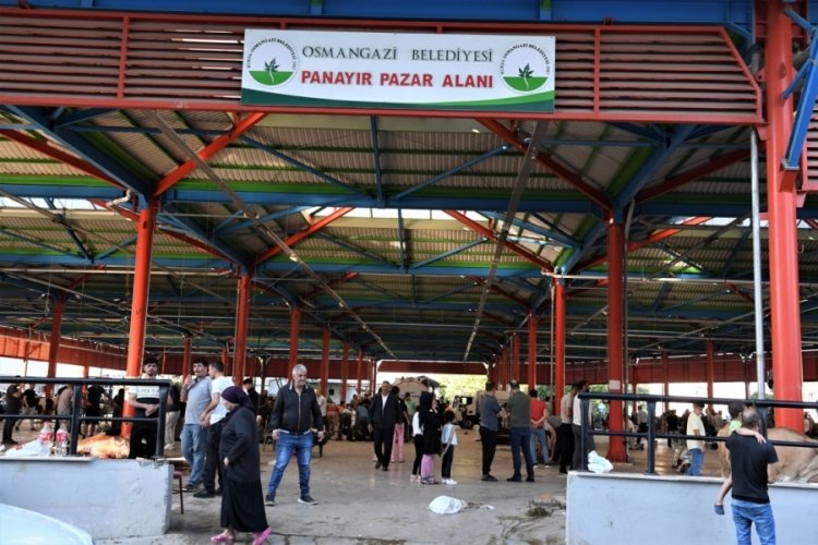 Bursa'da vatandaşlar kurbanlarını g&uuml;venli ve sağlıklı bir ortamda kesti