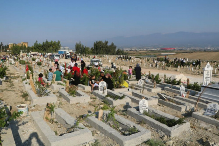 Deprem b&ouml;lgesi bu bayramı da buruk karşıladı