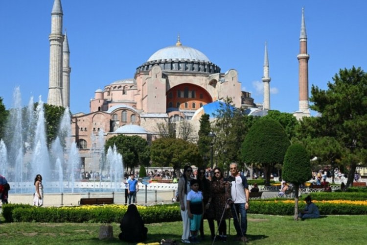 Kent boş kaldı İstanbullular ve turistler gezmenin tadını &ccedil;ıkardı!