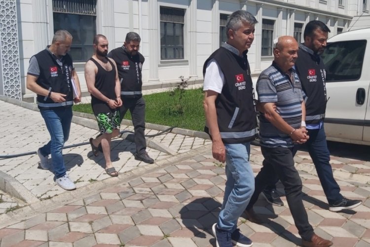Tartıştıkları komşularını baltayla ağır yaralayan baba ve oğul hakkında karar