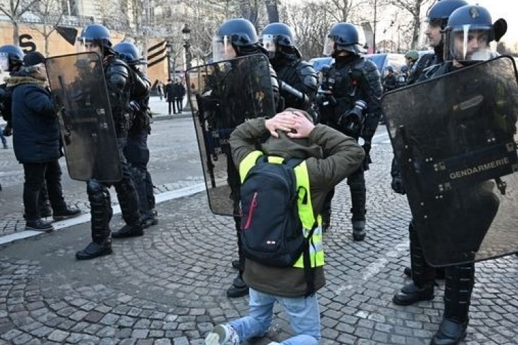 Fransa'daki polis karşıtı protestoda 31 kişi g&ouml;zaltına alındı