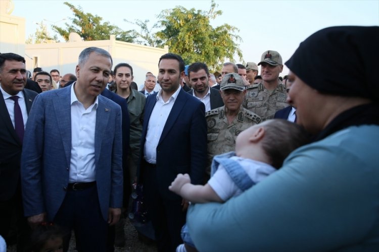 Yerlikaya, Kilis'te depremzedeleri ziyaret etti