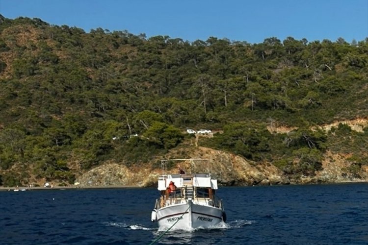 Fethiye a&ccedil;ıklarında s&uuml;r&uuml;klenen tekne kurtarıldı
