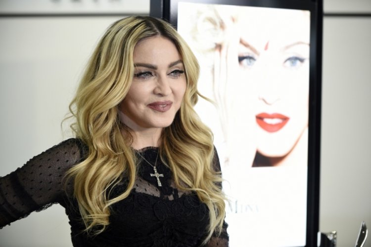 Hastaneye kaldırılan Madonna'nın d&uuml;nya turnesi ertelendi