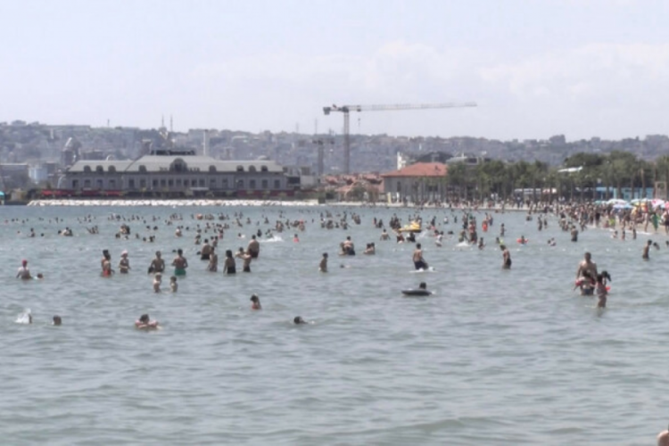 İstanbul sahilleri bayramın ilk g&uuml;n&uuml; doldu taştı
