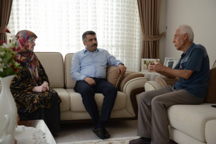 Bursa'da Yıldırım Belediye Başkanı Oktay Yılmaz şehit ailelerine bayram ziyaretinde bulundu