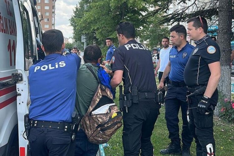 K&uuml;tahya'da &ccedil;ocuklarını dilendiren baba dehşet sa&ccedil;tı! Polise bı&ccedil;ak &ccedil;ekip kendini yaraladı