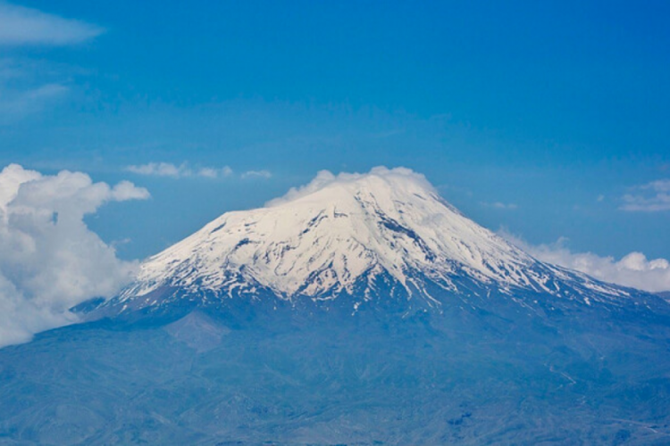 Ağrı Dağı, g&ouml;renleri b&uuml;y&uuml;l&uuml;yor