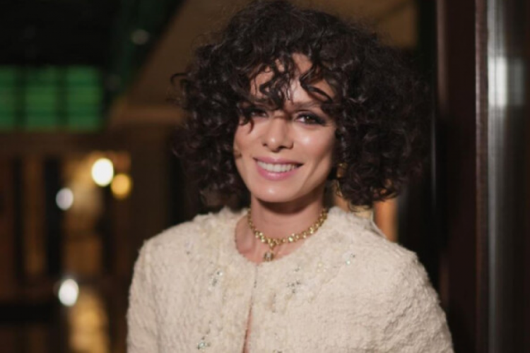 &Ouml;zge &Ouml;zpirin&ccedil;ci hayranıyla yaşadığı ilgin&ccedil; anıyı paylaştı
