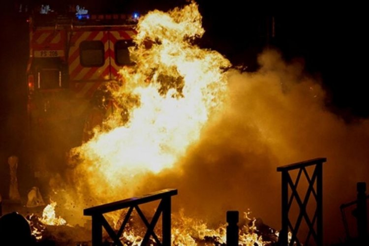 Fransa'daki bir genci &ouml;ld&uuml;rmesinin ardından başlayan protestolar i&ccedil;in 40 bin polis g&ouml;revlendirildi