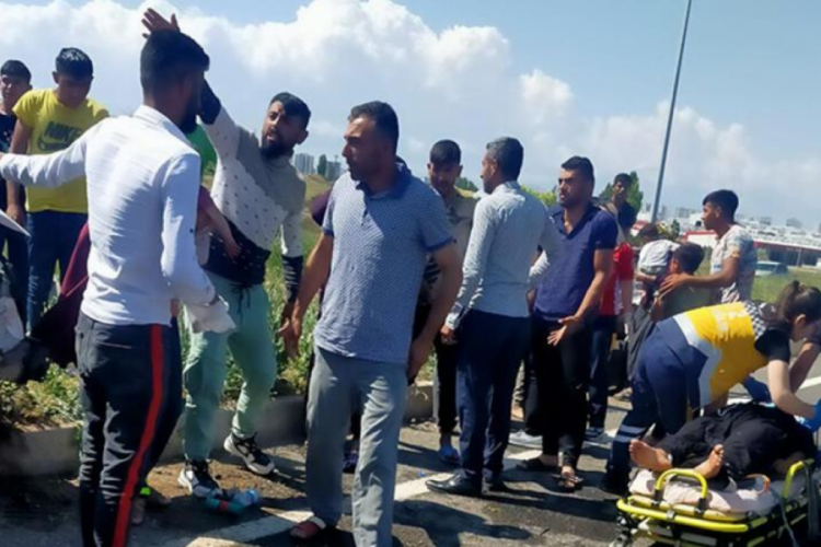 Kayseri'de tarım iş&ccedil;ilerini taşıyan minib&uuml;s ile kamyonet &ccedil;arpıştı!