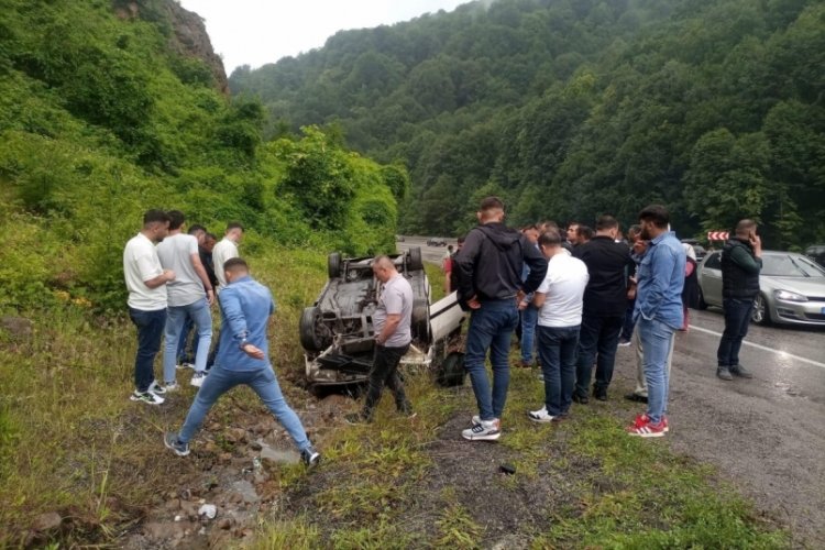 Zonguldak'ta kontrolden &ccedil;ıkan otomobil taklalar atarak durdu!