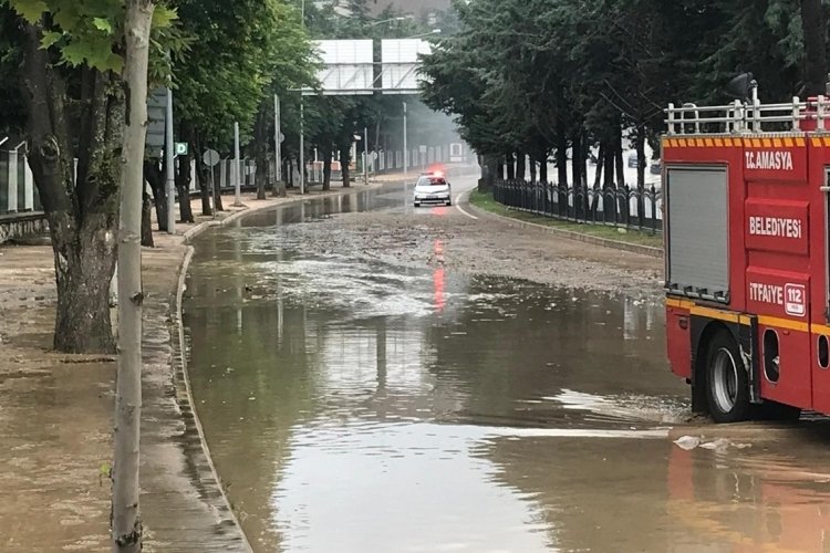 Amasya'da sağanak su baskınlarına sebep oldu