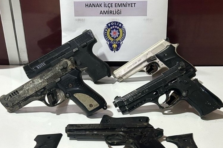 Ardahan'da silah ka&ccedil;ak&ccedil;ılığı operasyonlarında bir kişi yakalandı