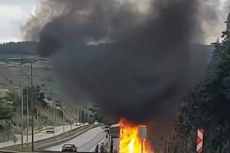 Karab&uuml;k'te yolcu otob&uuml;s&uuml; alev topuna d&ouml;nd&uuml;