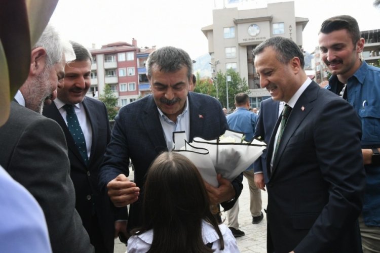 Milli Eğitim Bakanı Tekin, G&uuml;m&uuml;şhane'de ziyaretlerde bulundu