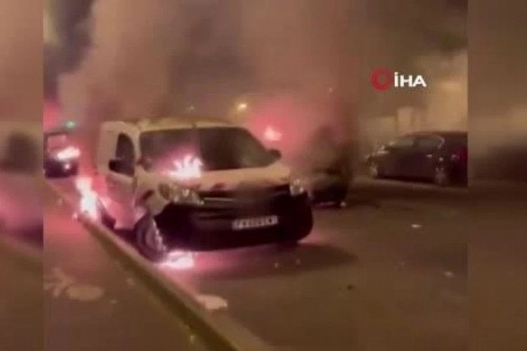 Meksika'da bomba y&uuml;kl&uuml; ara&ccedil; patladı: 5 kişi yaralandı