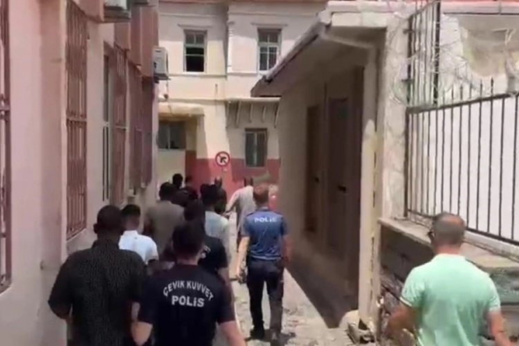 İzmir'de d&uuml;zensiz g&ouml;&ccedil;men operasyonu: 109 kişi yakalandı