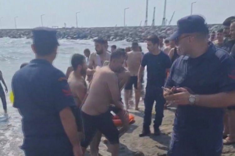 Hatay'da boğulma tehlikesi ge&ccedil;iren 2 genci vatandaşlar kurtardı