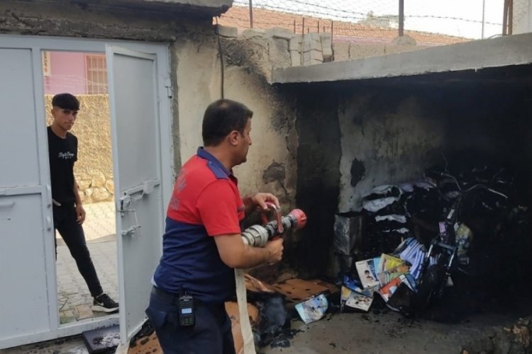 Mardin'de evin deposu alev alev yandı