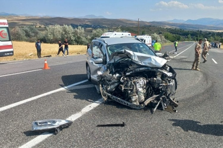 Elazığ'da korkun&ccedil; kaza: 1 &ouml;l&uuml;, 5 yaralı