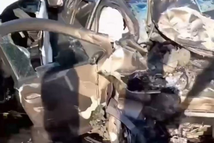 İzmir'de bayram d&ouml;n&uuml;ş&uuml;nde katliam gibi kaza: 4 &ouml;l&uuml;, 21 yaralı