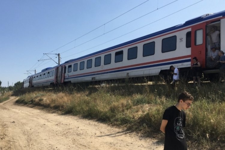 Kırklareli L&uuml;leburgaz'da yolcu treni arıza yaptı