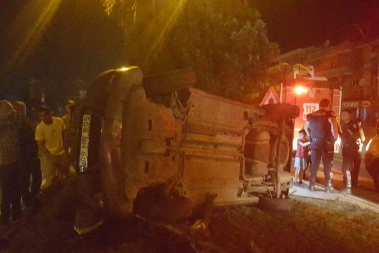 Aydın'da s&uuml;r&uuml;c&uuml;s&uuml;n&uuml;n direksiyon hakimiyetini kaybettiği ara&ccedil; yan yattı