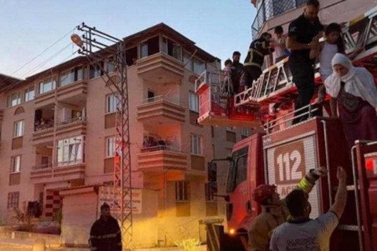 Hatay'da yangın: 25 kişi mahsur kaldı